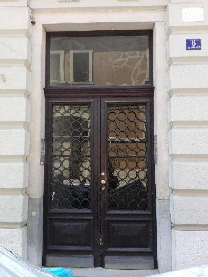Elegante Appartamento Vicino Alla Stazione - Gold Trieste Exterior photo