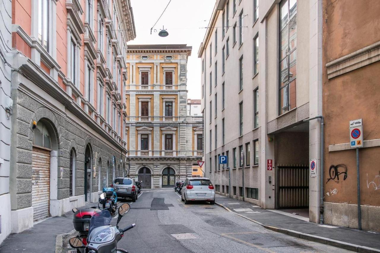 Elegante Appartamento Vicino Alla Stazione - Gold Trieste Exterior photo